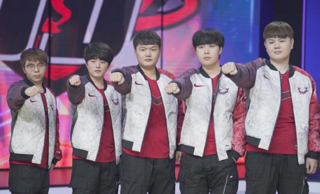 保持强硬的 保持强硬的